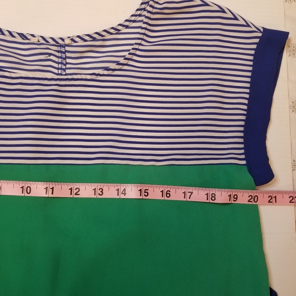 Color Blocked Top - Picture 3 of 9